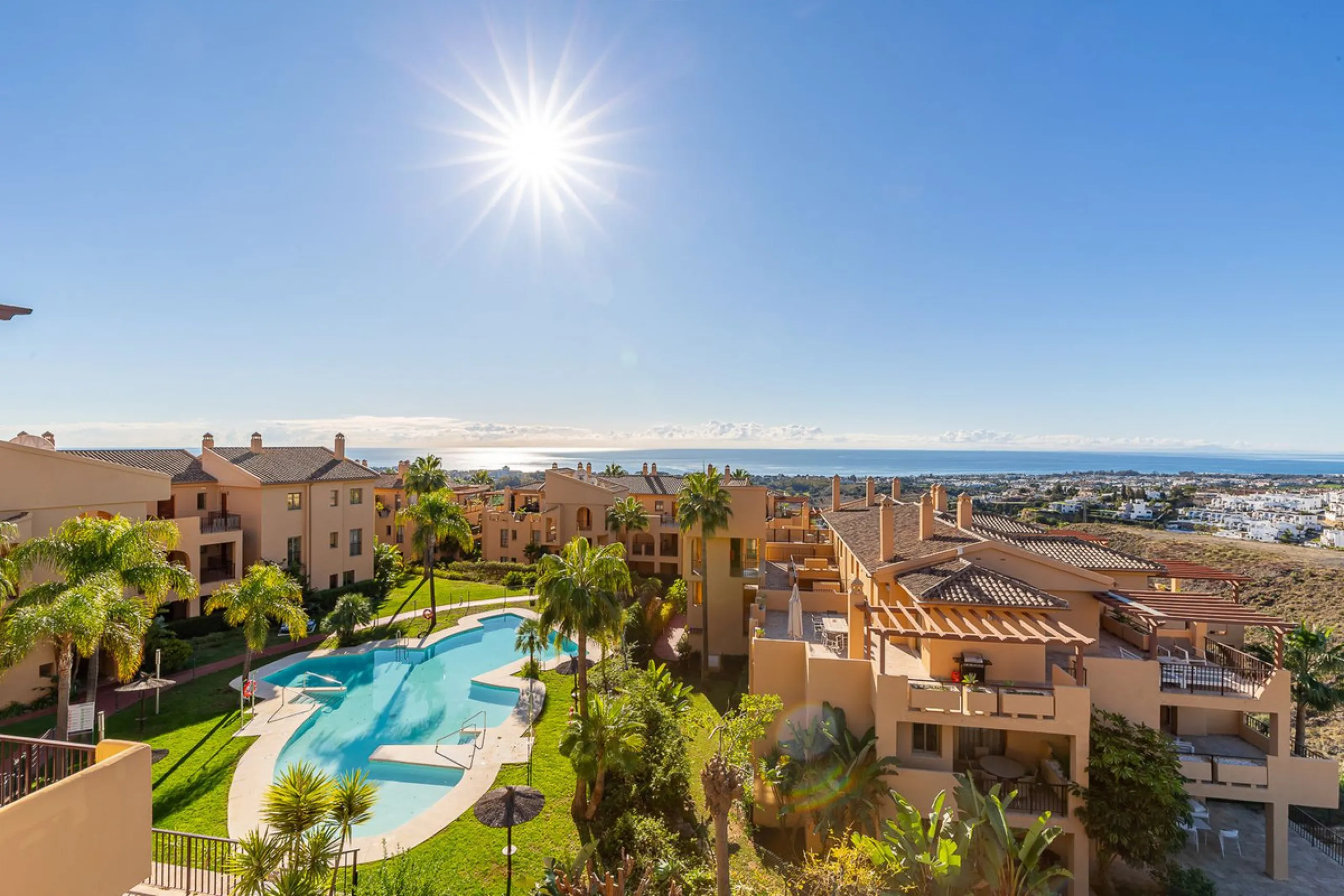 Apartment - Top Floor Apartment в продаже в Benahavís, Málaga. В доме 2 спален и 2 ванных комнат. Площадь дома 118 м²