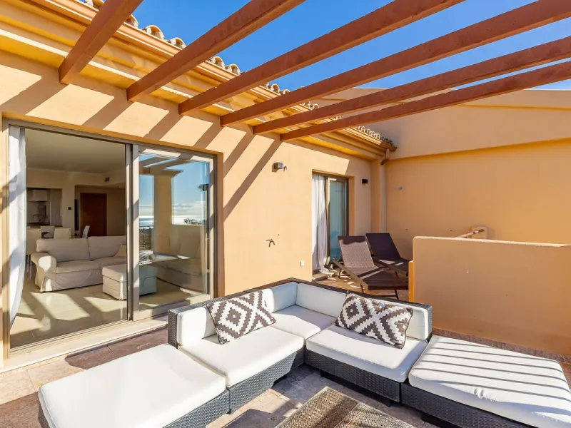 Apartment - Top Floor Apartment в продаже в Benahavís, Málaga. В доме 2 спален и 2 ванных комнат. Площадь дома 118 м²