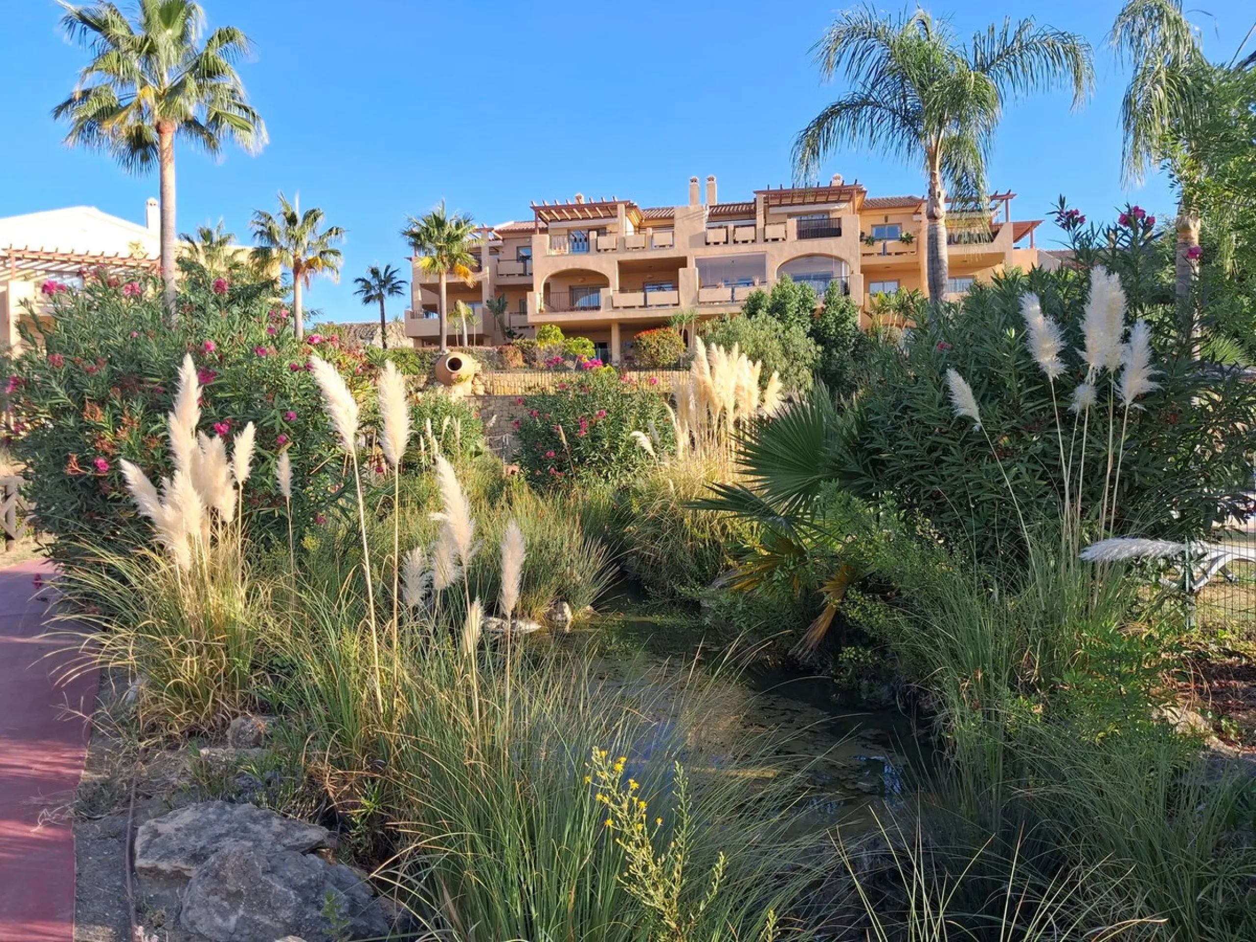 Apartment - Top Floor Apartment в продаже в Benahavís, Málaga. В доме 2 спален и 2 ванных комнат. Площадь дома 118 м²