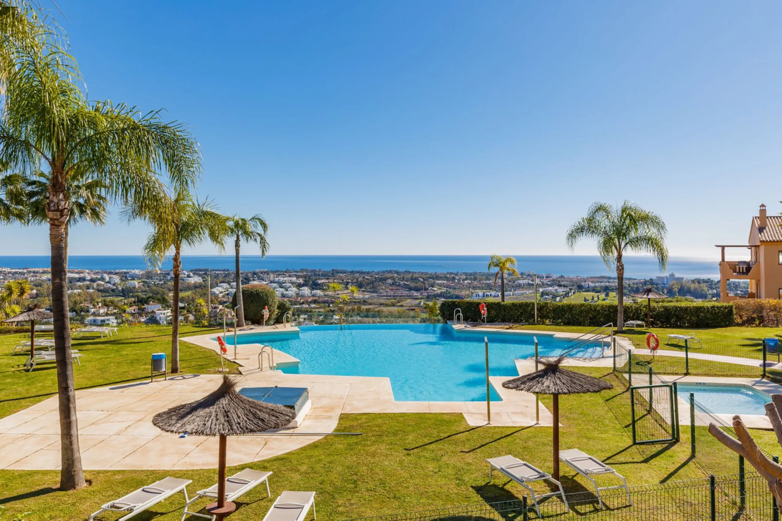 Apartment - Top Floor Apartment в продаже в Benahavís, Málaga. В доме 2 спален и 2 ванных комнат. Площадь дома 118 м²