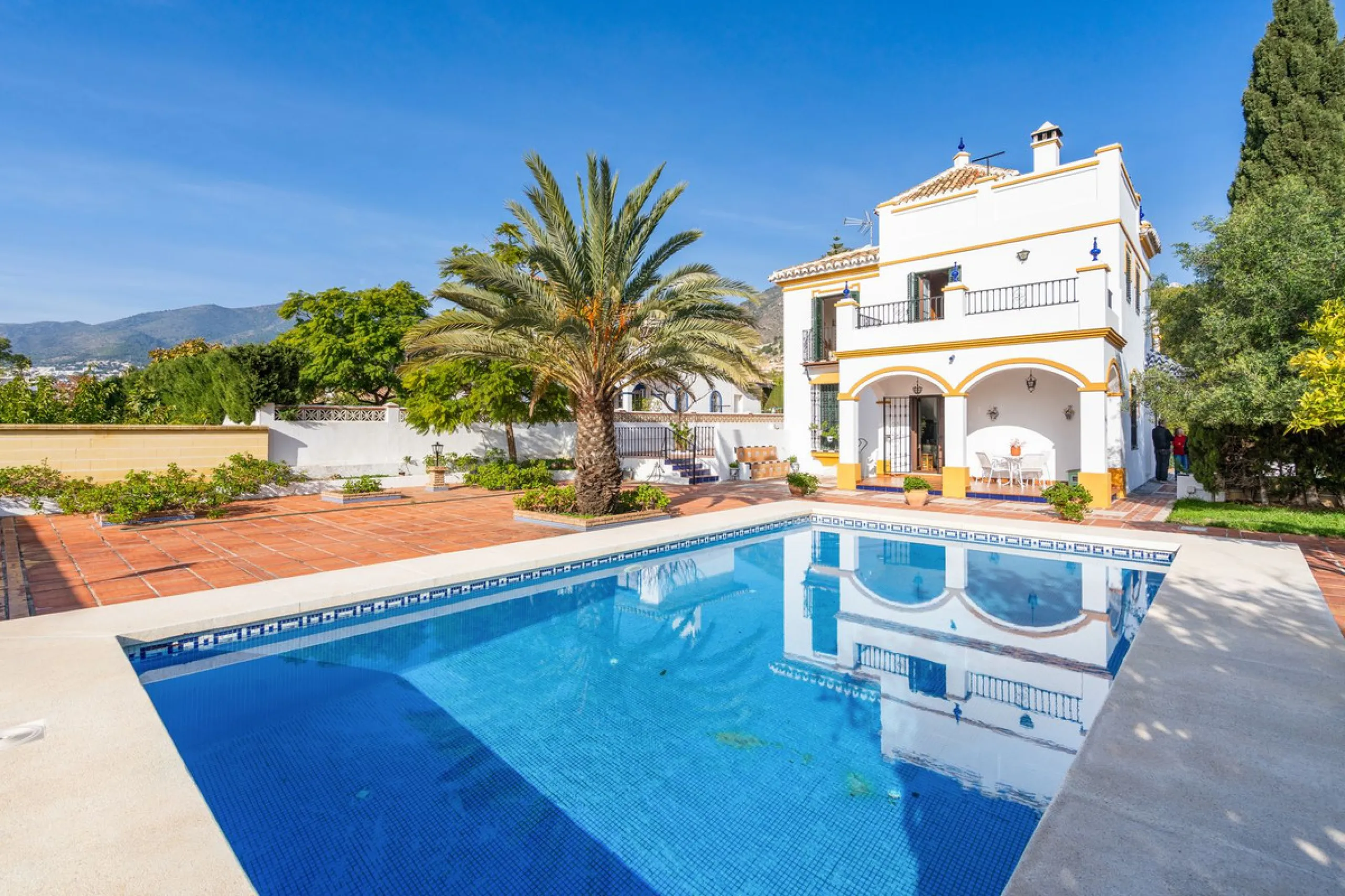 ???? Independent Andalusian-Style Villa in Arroyo de la Miel – 813 m² Plot