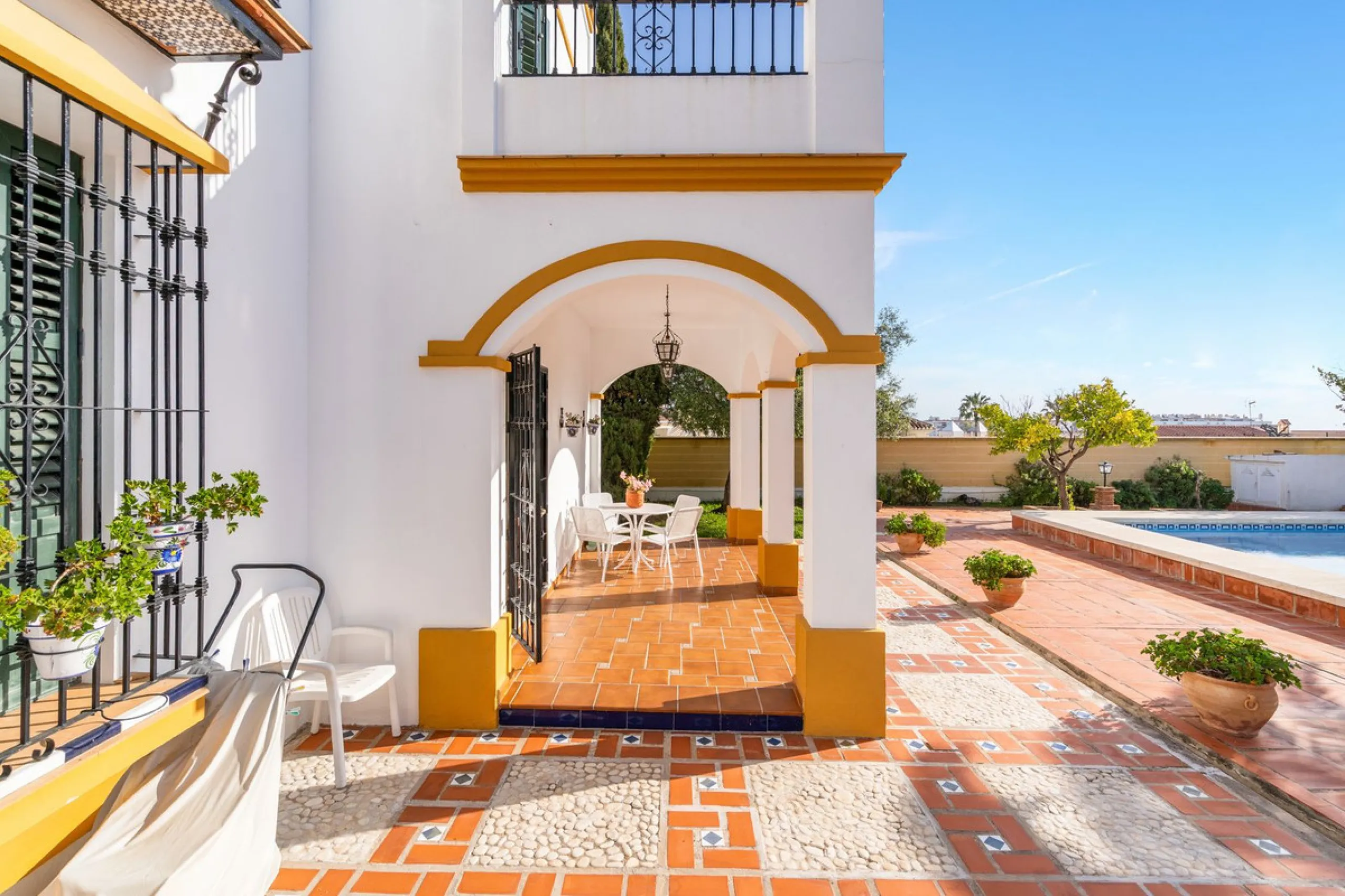 ???? Independent Andalusian-Style Villa in Arroyo de la Miel – 813 m² Plot
