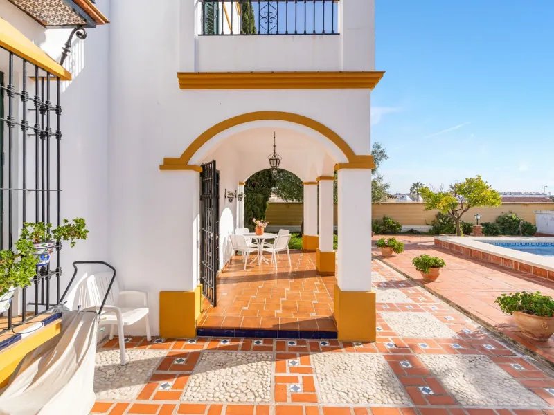 ???? Independent Andalusian-Style Villa in Arroyo de la Miel – 813 m² Plot