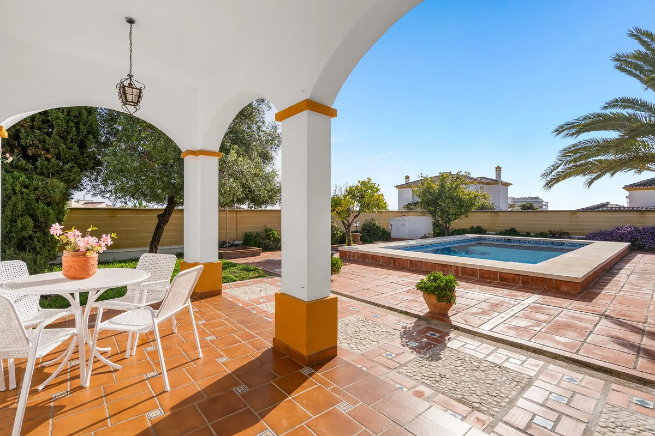 ???? Independent Andalusian-Style Villa in Arroyo de la Miel – 813 m² Plot