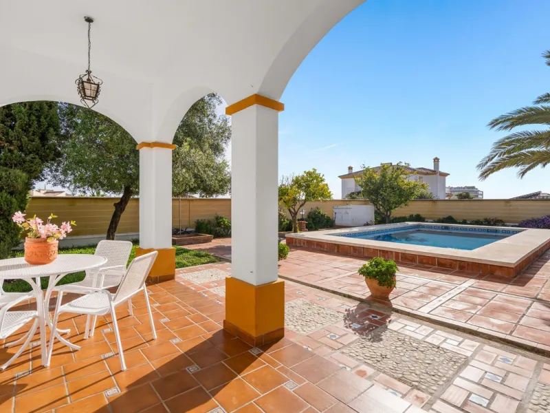 ???? Independent Andalusian-Style Villa in Arroyo de la Miel – 813 m² Plot