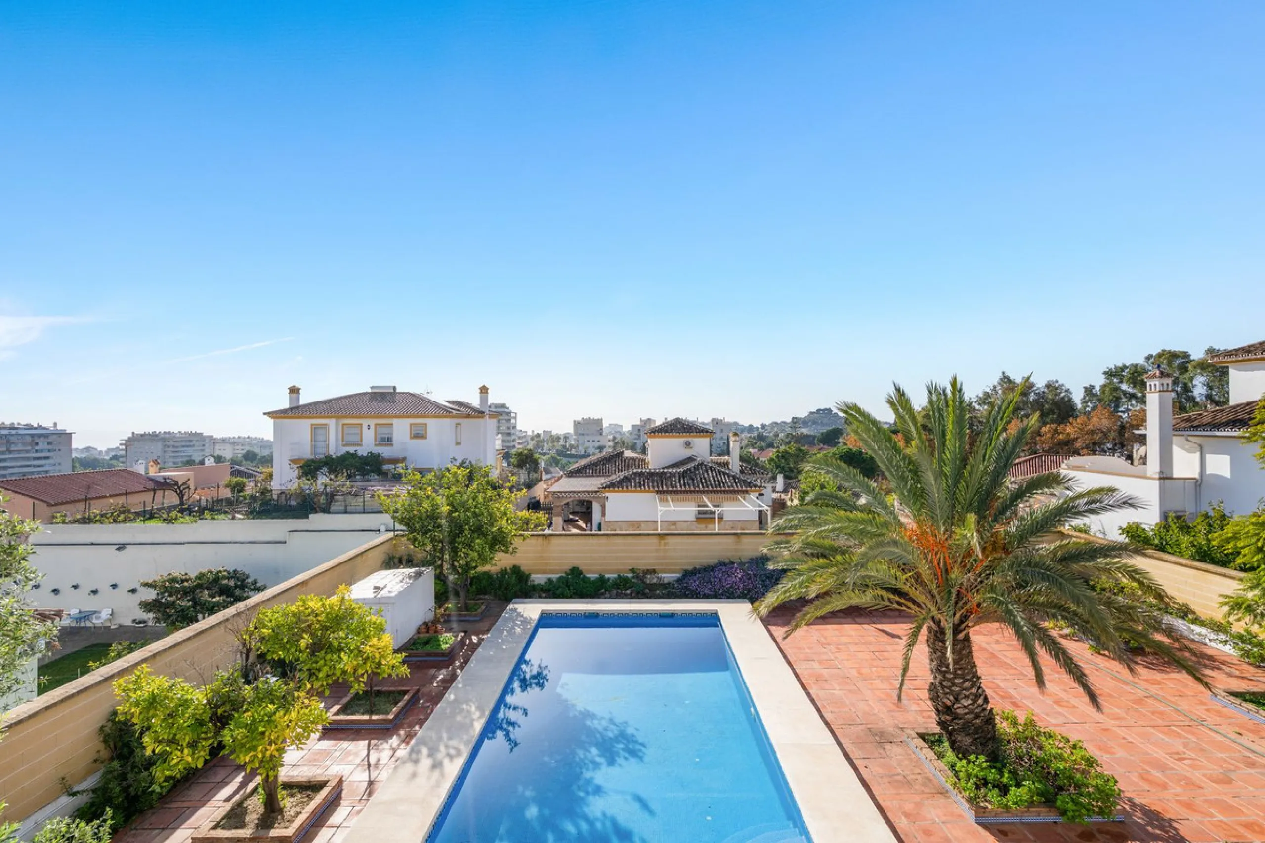 ???? Independent Andalusian-Style Villa in Arroyo de la Miel – 813 m² Plot