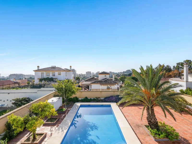 ???? Independent Andalusian-Style Villa in Arroyo de la Miel – 813 m² Plot