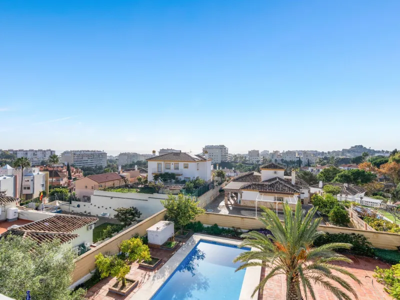 ???? Independent Andalusian-Style Villa in Arroyo de la Miel – 813 m² Plot