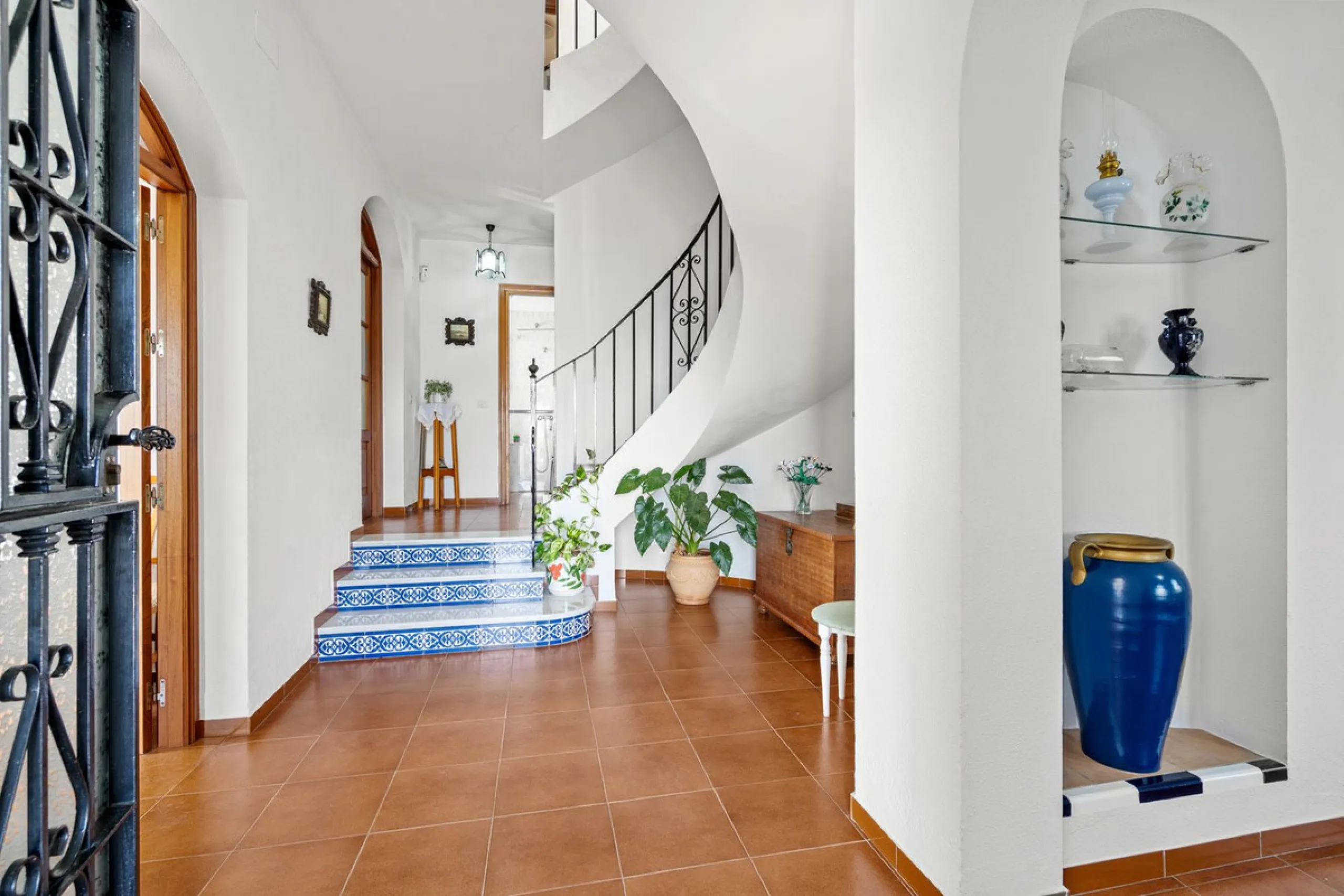 ???? Independent Andalusian-Style Villa in Arroyo de la Miel – 813 m² Plot