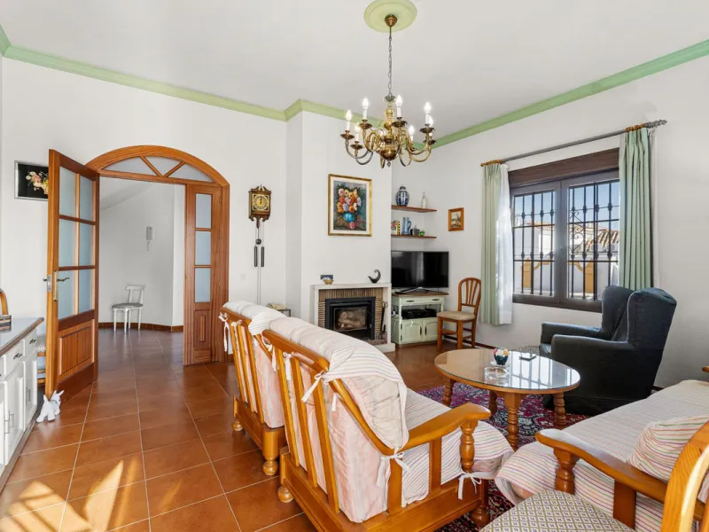 ???? Independent Andalusian-Style Villa in Arroyo de la Miel – 813 m² Plot