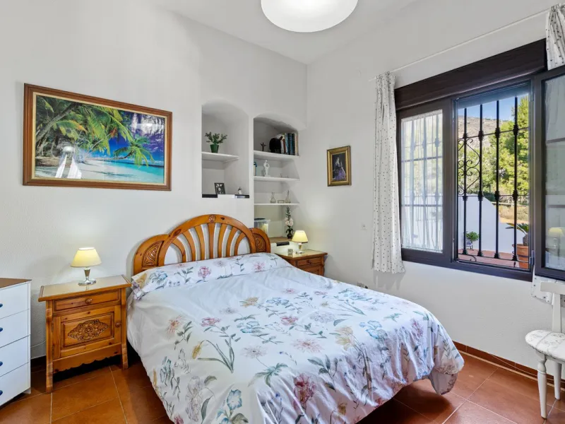 ???? Independent Andalusian-Style Villa in Arroyo de la Miel – 813 m² Plot