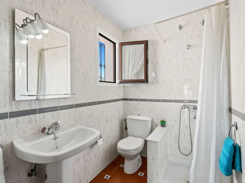 ???? Independent Andalusian-Style Villa in Arroyo de la Miel – 813 m² Plot