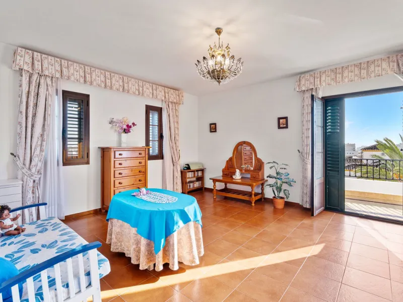 ???? Independent Andalusian-Style Villa in Arroyo de la Miel – 813 m² Plot