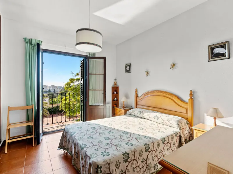 ???? Independent Andalusian-Style Villa in Arroyo de la Miel – 813 m² Plot
