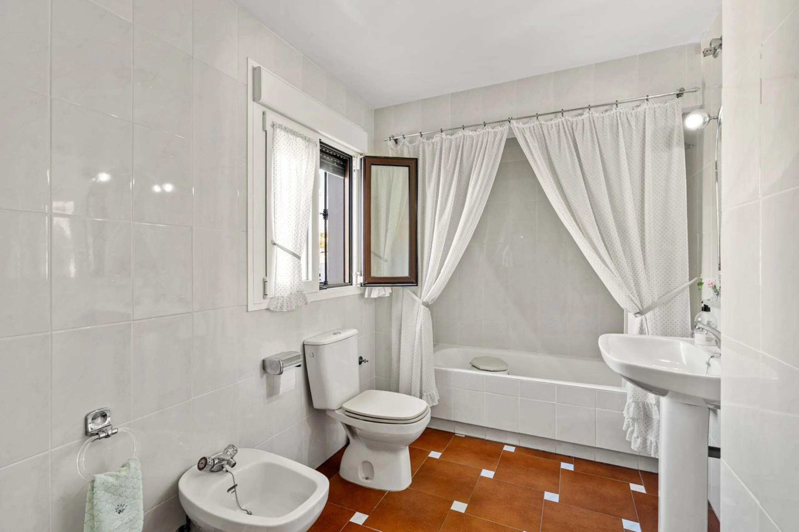 ???? Independent Andalusian-Style Villa in Arroyo de la Miel – 813 m² Plot