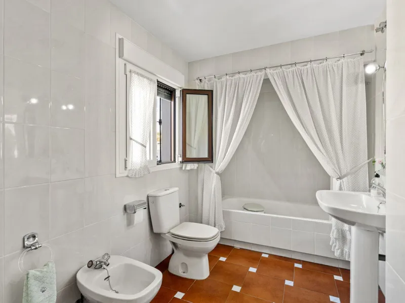 ???? Independent Andalusian-Style Villa in Arroyo de la Miel – 813 m² Plot