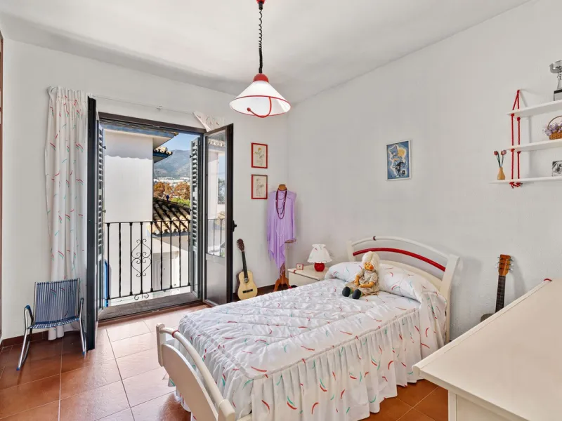 ???? Independent Andalusian-Style Villa in Arroyo de la Miel – 813 m² Plot
