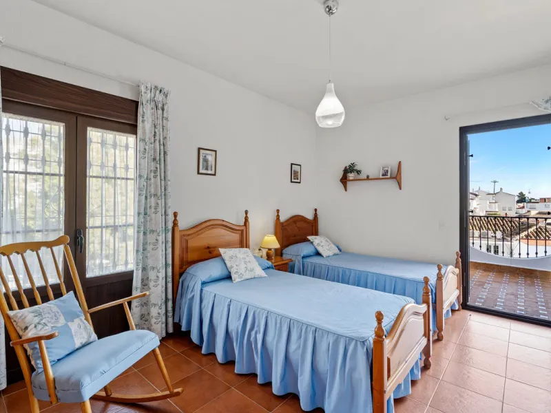 ???? Independent Andalusian-Style Villa in Arroyo de la Miel – 813 m² Plot