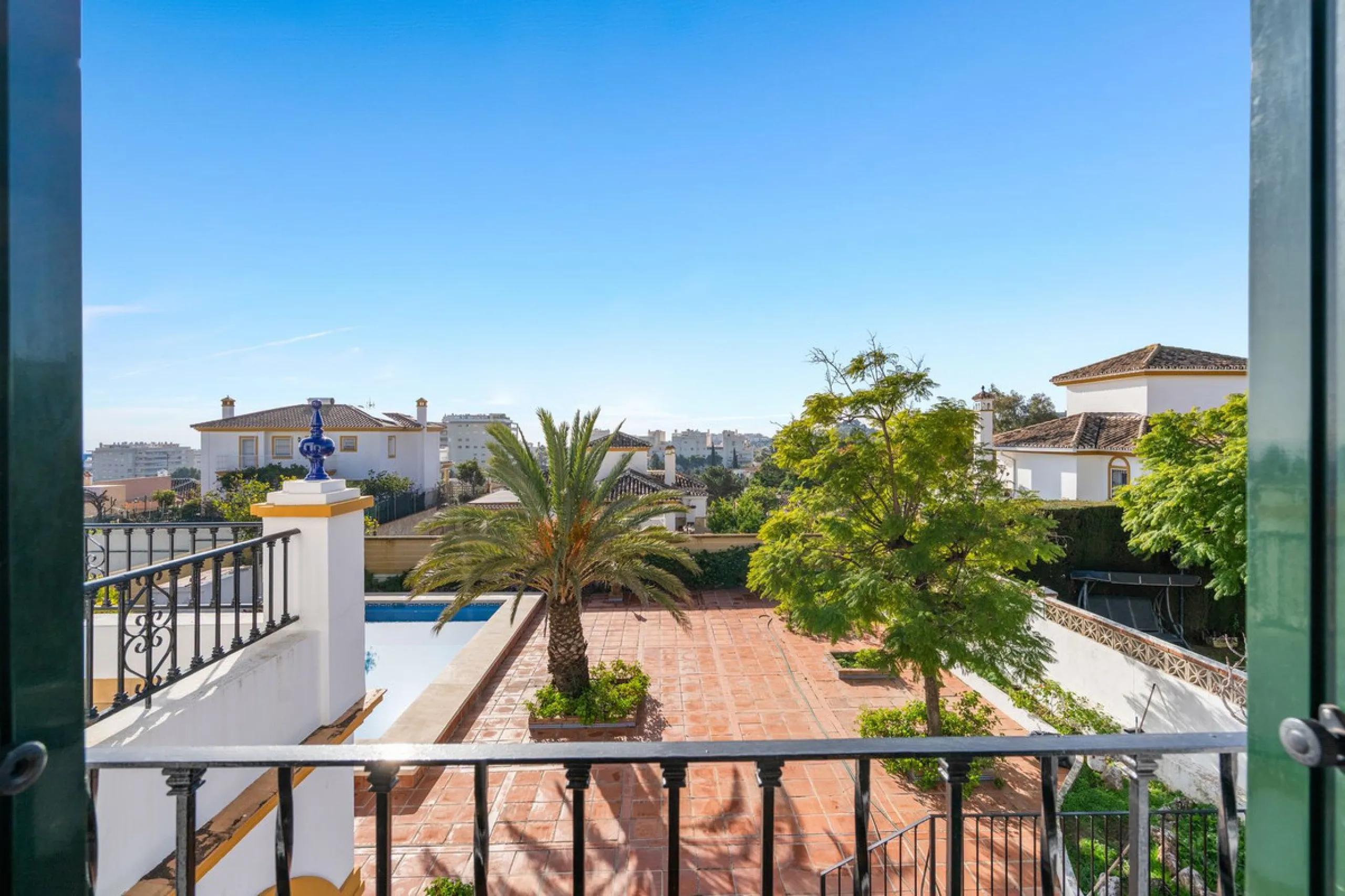 ???? Independent Andalusian-Style Villa in Arroyo de la Miel – 813 m² Plot