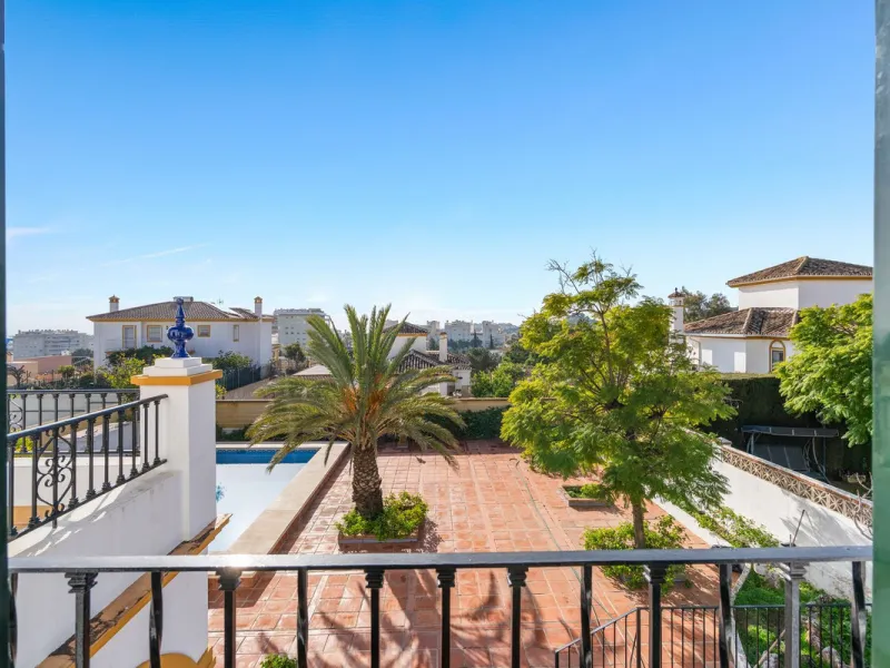 ???? Independent Andalusian-Style Villa in Arroyo de la Miel – 813 m² Plot