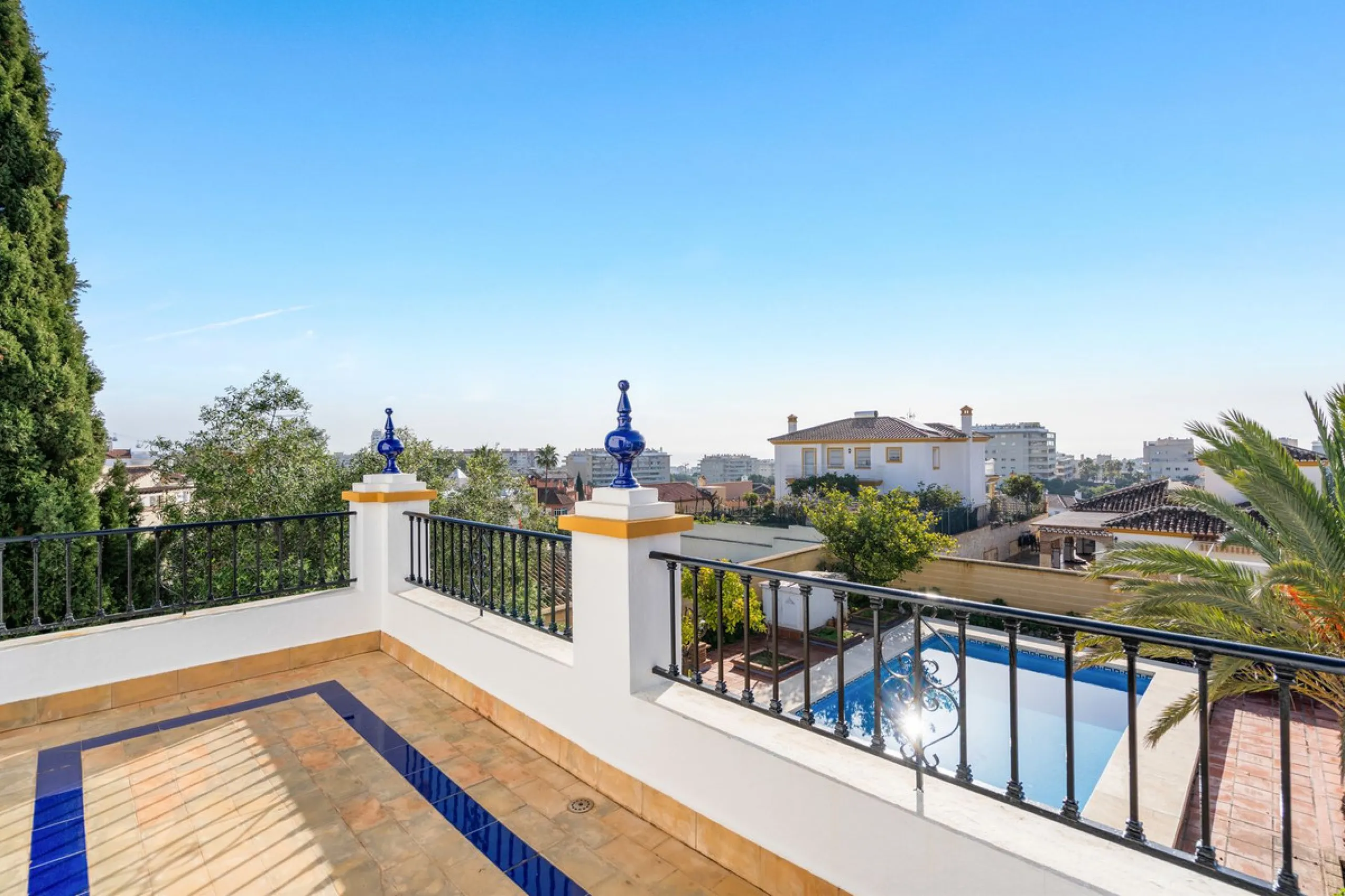 ???? Independent Andalusian-Style Villa in Arroyo de la Miel – 813 m² Plot