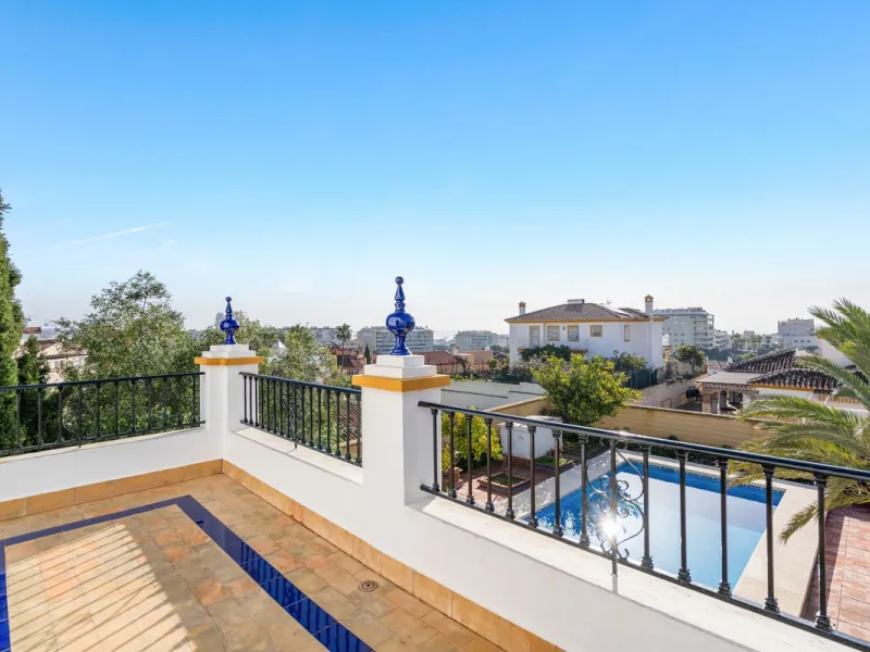???? Independent Andalusian-Style Villa in Arroyo de la Miel – 813 m² Plot