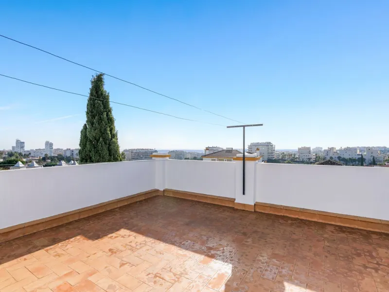 ???? Independent Andalusian-Style Villa in Arroyo de la Miel – 813 m² Plot