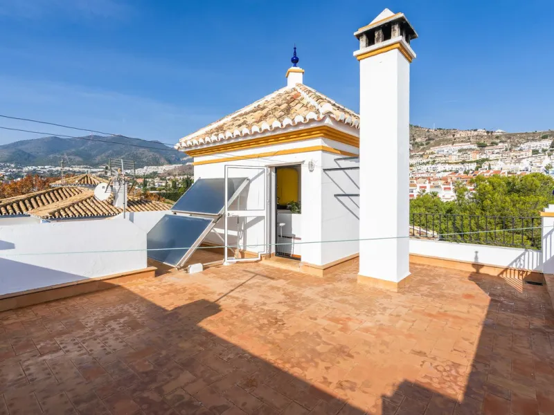 ???? Independent Andalusian-Style Villa in Arroyo de la Miel – 813 m² Plot