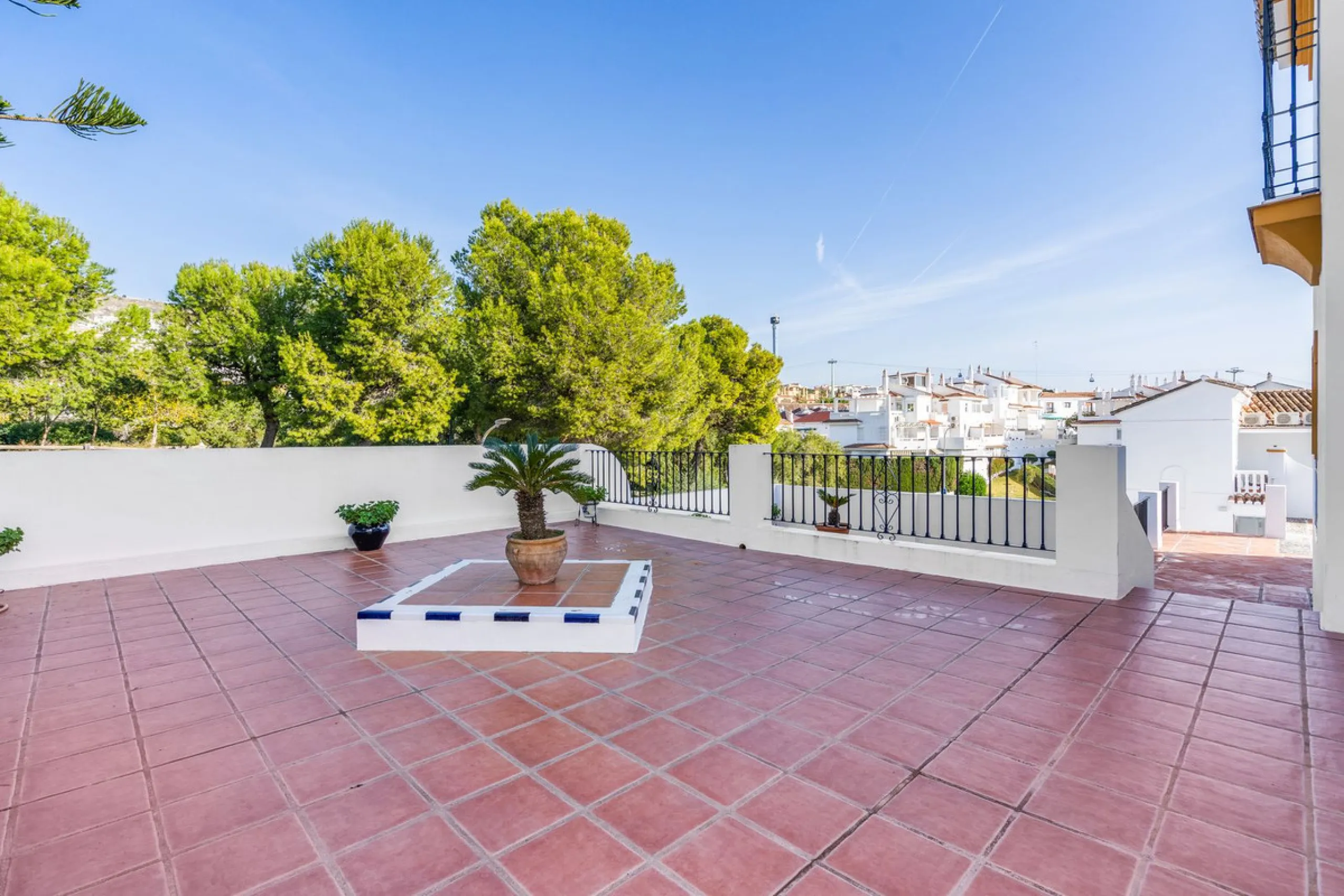 ???? Independent Andalusian-Style Villa in Arroyo de la Miel – 813 m² Plot