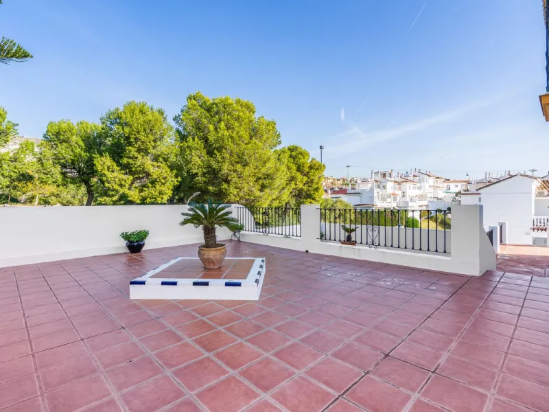 ???? Independent Andalusian-Style Villa in Arroyo de la Miel – 813 m² Plot