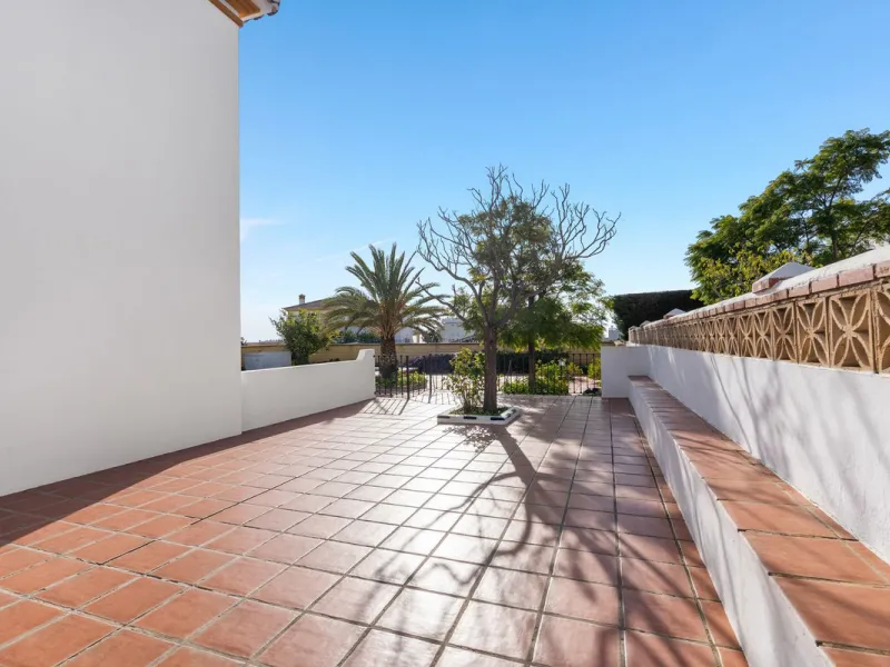 ???? Independent Andalusian-Style Villa in Arroyo de la Miel – 813 m² Plot