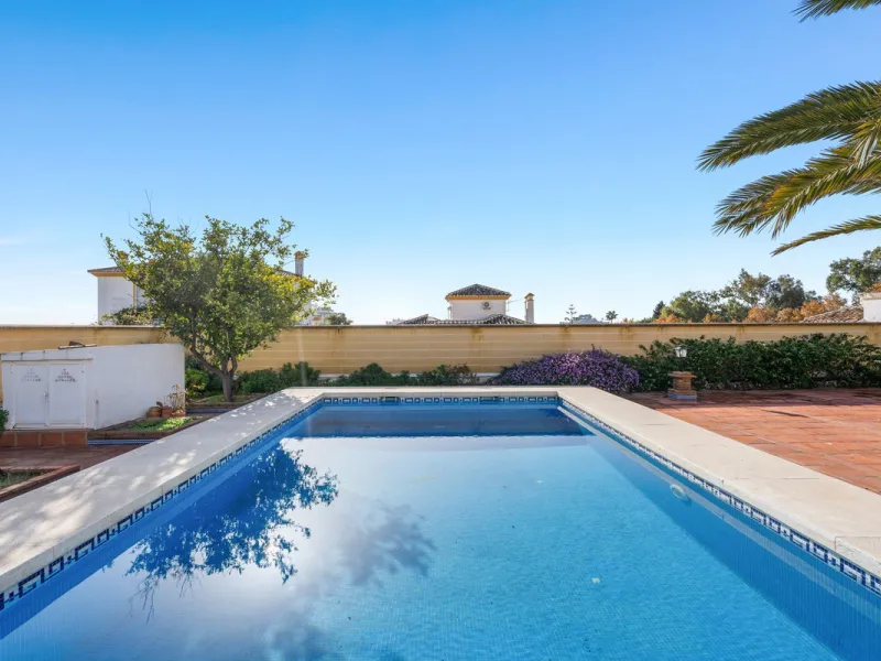 ???? Independent Andalusian-Style Villa in Arroyo de la Miel – 813 m² Plot