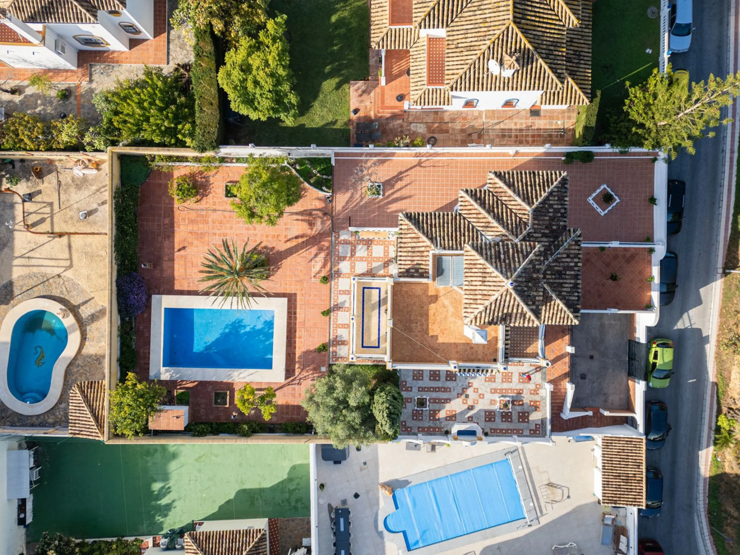 ???? Independent Andalusian-Style Villa in Arroyo de la Miel – 813 m² Plot