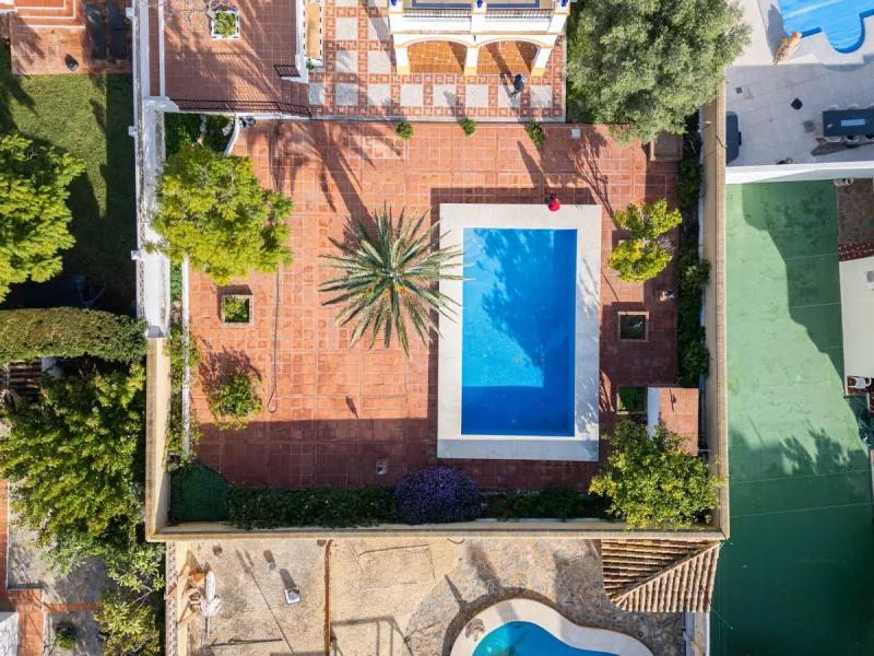 ???? Independent Andalusian-Style Villa in Arroyo de la Miel – 813 m² Plot