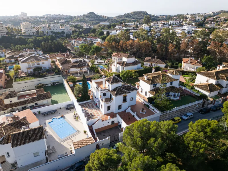 ???? Independent Andalusian-Style Villa in Arroyo de la Miel – 813 m² Plot