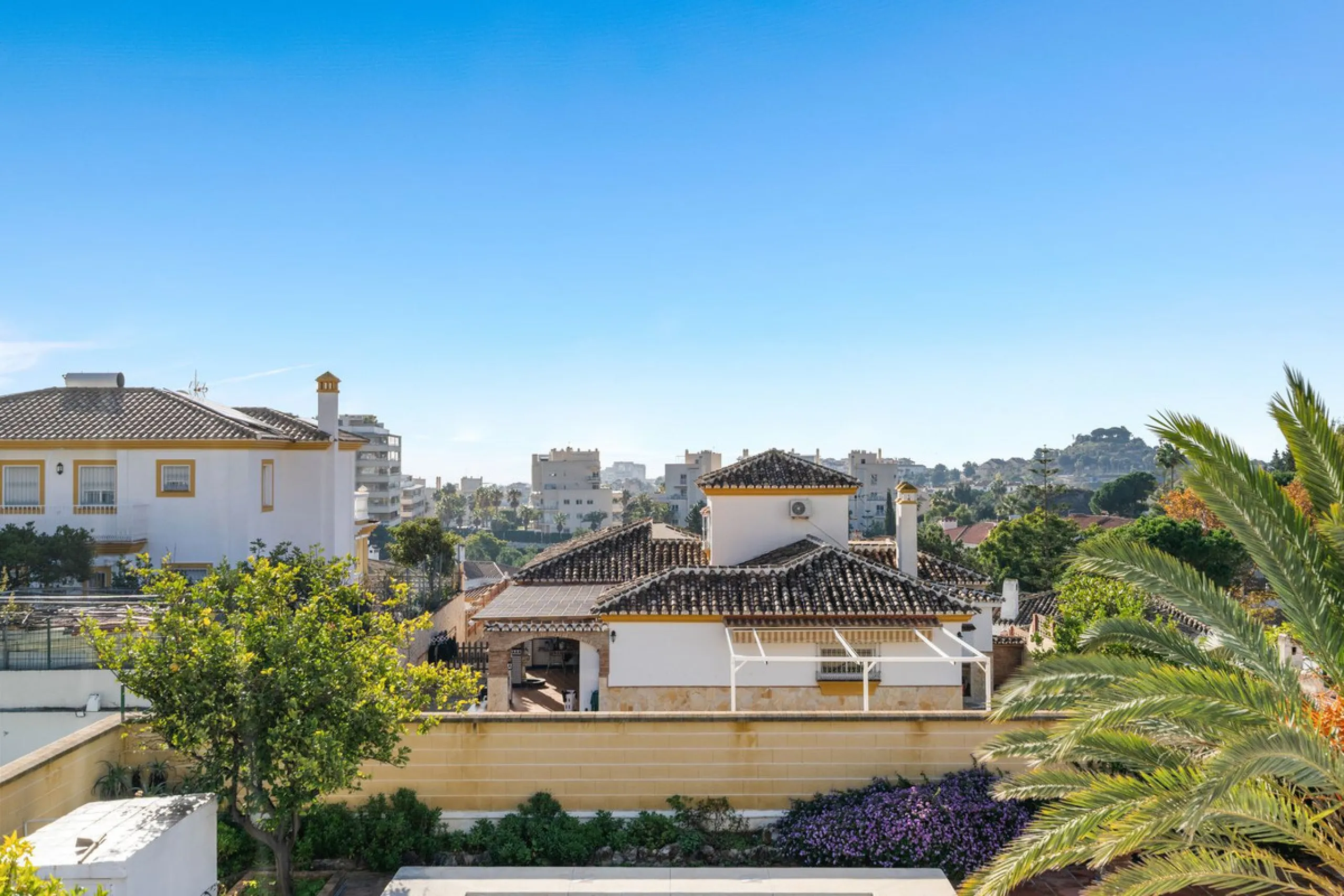 ???? Independent Andalusian-Style Villa in Arroyo de la Miel – 813 m² Plot
