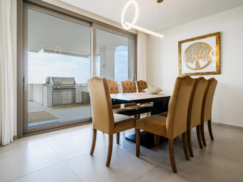 Truly unique 7-bedroom apartment located in Nine Lions, a sought-after and well-secured residential complex in Nueva Andalucía offering 53 apartments. Built to the highest standards, it is south facing and offers spectacular sea views.