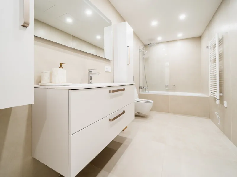 Truly unique 7-bedroom apartment located in Nine Lions, a sought-after and well-secured residential complex in Nueva Andalucía offering 53 apartments. Built to the highest standards, it is south facing and offers spectacular sea views.