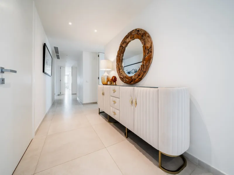 Truly unique 7-bedroom apartment located in Nine Lions, a sought-after and well-secured residential complex in Nueva Andalucía offering 53 apartments. Built to the highest standards, it is south facing and offers spectacular sea views.