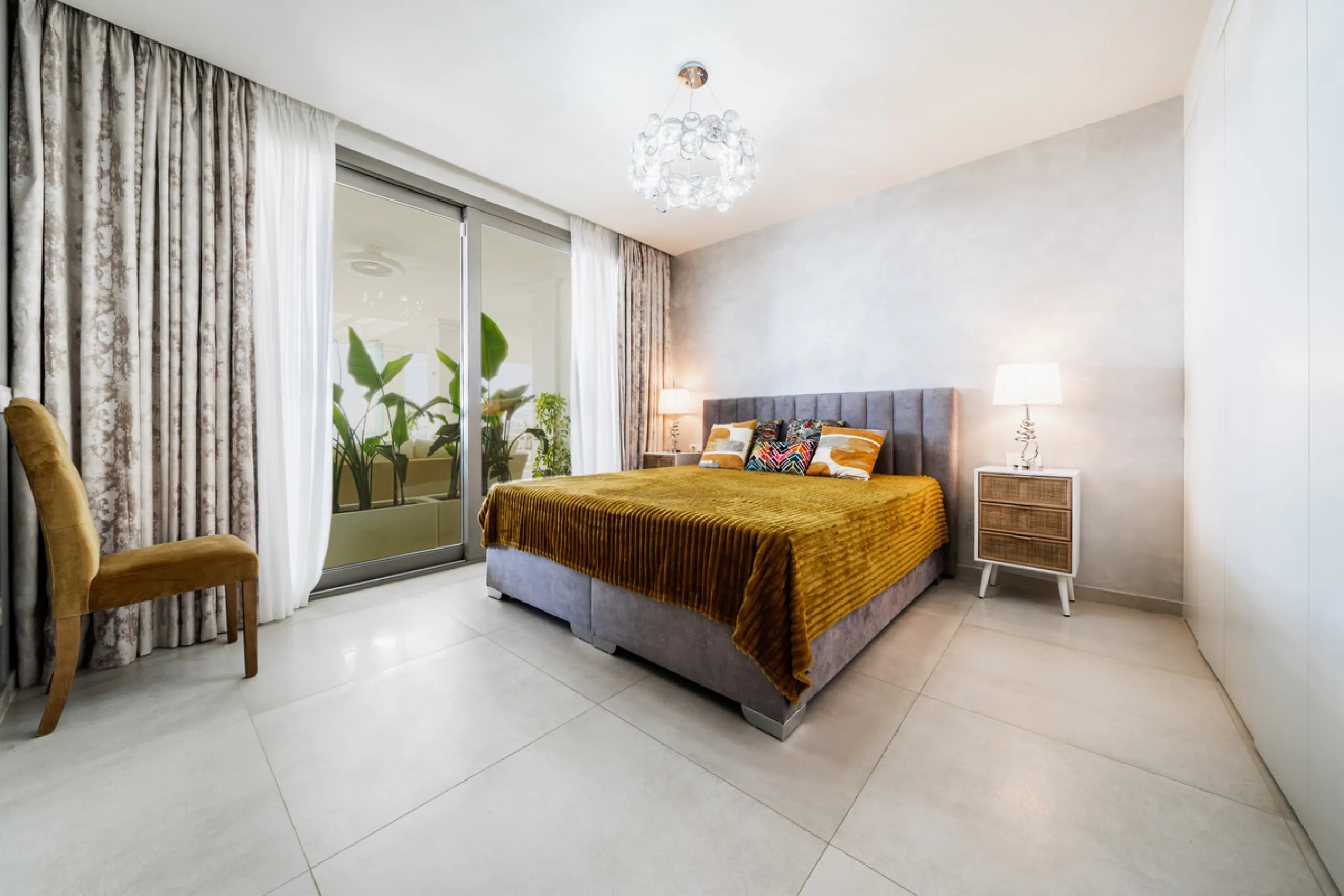 Truly unique 7-bedroom apartment located in Nine Lions, a sought-after and well-secured residential complex in Nueva Andalucía offering 53 apartments. Built to the highest standards, it is south facing and offers spectacular sea views.