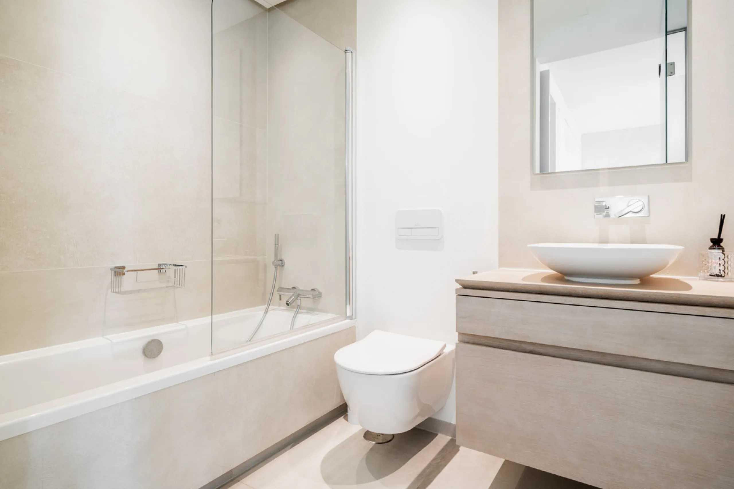 Truly unique 7-bedroom apartment located in Nine Lions, a sought-after and well-secured residential complex in Nueva Andalucía offering 53 apartments. Built to the highest standards, it is south facing and offers spectacular sea views.