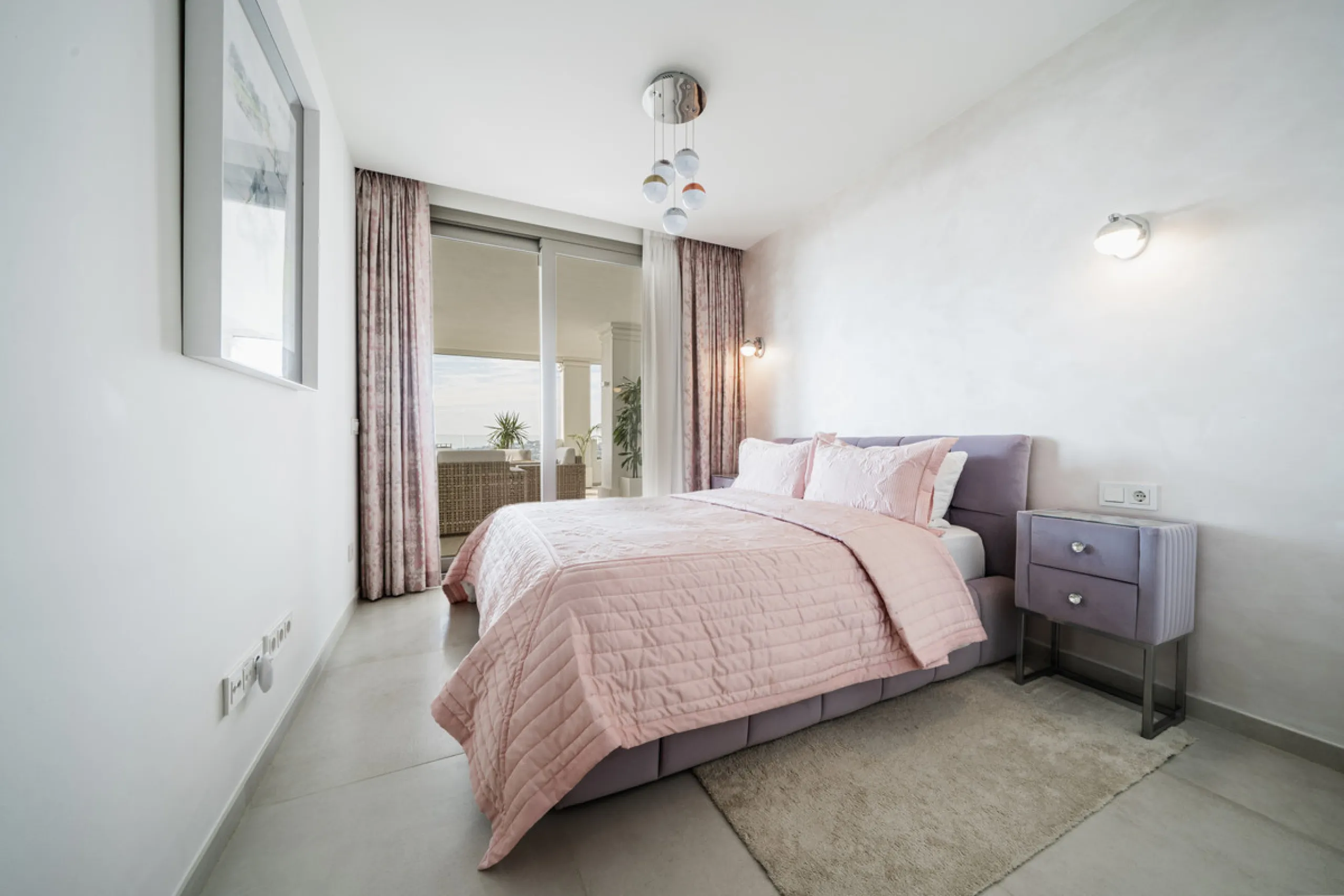 Truly unique 7-bedroom apartment located in Nine Lions, a sought-after and well-secured residential complex in Nueva Andalucía offering 53 apartments. Built to the highest standards, it is south facing and offers spectacular sea views.