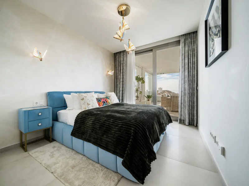 Truly unique 7-bedroom apartment located in Nine Lions, a sought-after and well-secured residential complex in Nueva Andalucía offering 53 apartments. Built to the highest standards, it is south facing and offers spectacular sea views.