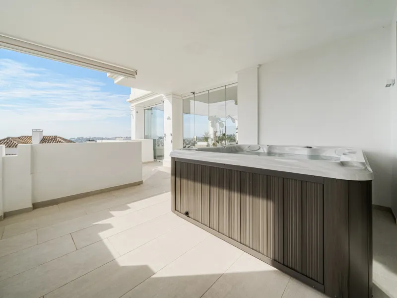 Truly unique 7-bedroom apartment located in Nine Lions, a sought-after and well-secured residential complex in Nueva Andalucía offering 53 apartments. Built to the highest standards, it is south facing and offers spectacular sea views.