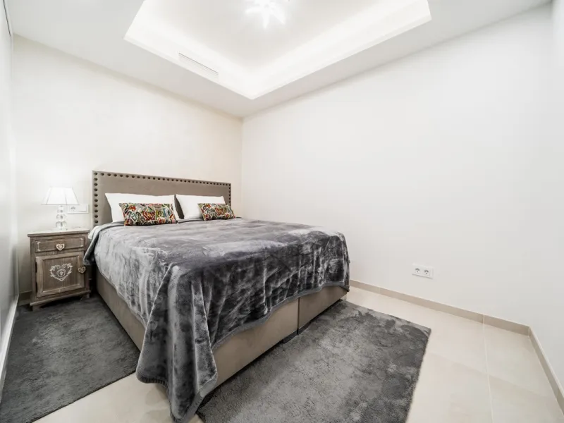 Truly unique 7-bedroom apartment located in Nine Lions, a sought-after and well-secured residential complex in Nueva Andalucía offering 53 apartments. Built to the highest standards, it is south facing and offers spectacular sea views.