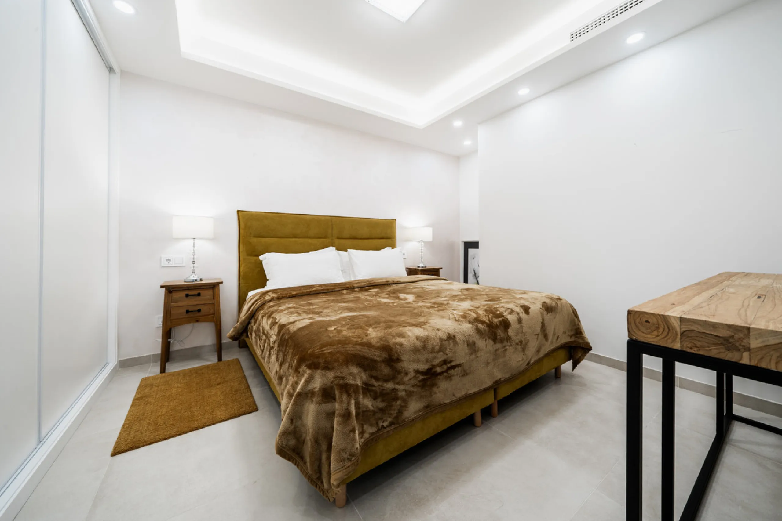 Truly unique 7-bedroom apartment located in Nine Lions, a sought-after and well-secured residential complex in Nueva Andalucía offering 53 apartments. Built to the highest standards, it is south facing and offers spectacular sea views.