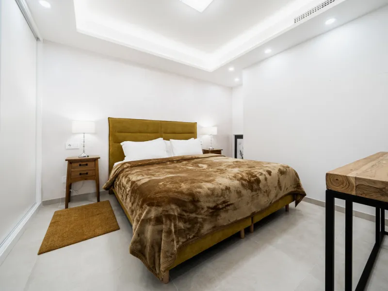 Truly unique 7-bedroom apartment located in Nine Lions, a sought-after and well-secured residential complex in Nueva Andalucía offering 53 apartments. Built to the highest standards, it is south facing and offers spectacular sea views.