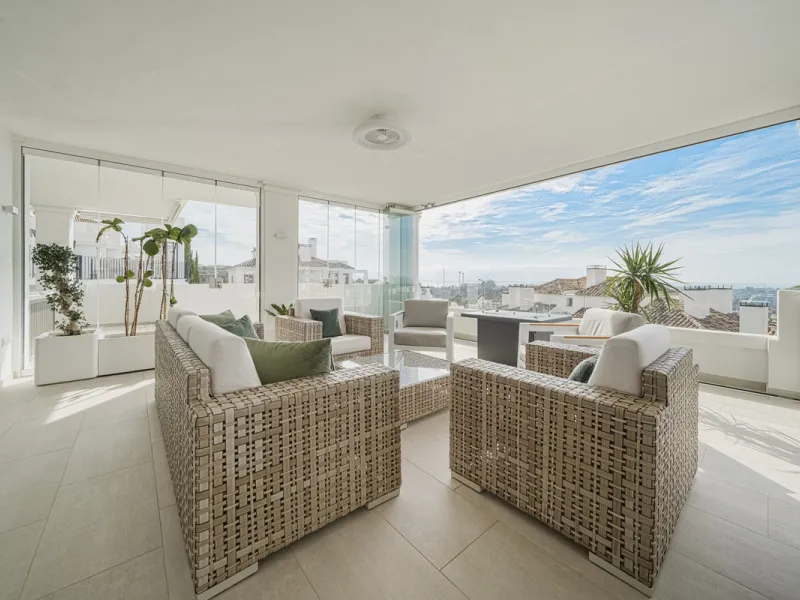 Truly unique 7-bedroom apartment located in Nine Lions, a sought-after and well-secured residential complex in Nueva Andalucía offering 53 apartments. Built to the highest standards, it is south facing and offers spectacular sea views.