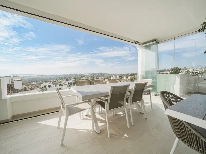 Truly unique 7-bedroom apartment located in Nine Lions, a sought-after and well-secured residential complex in Nueva Andalucía offering 53 apartments. Built to the highest standards, it is south facing and offers spectacular sea views.