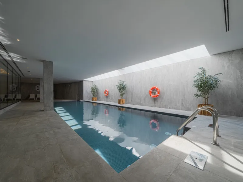 Truly unique 7-bedroom apartment located in Nine Lions, a sought-after and well-secured residential complex in Nueva Andalucía offering 53 apartments. Built to the highest standards, it is south facing and offers spectacular sea views.